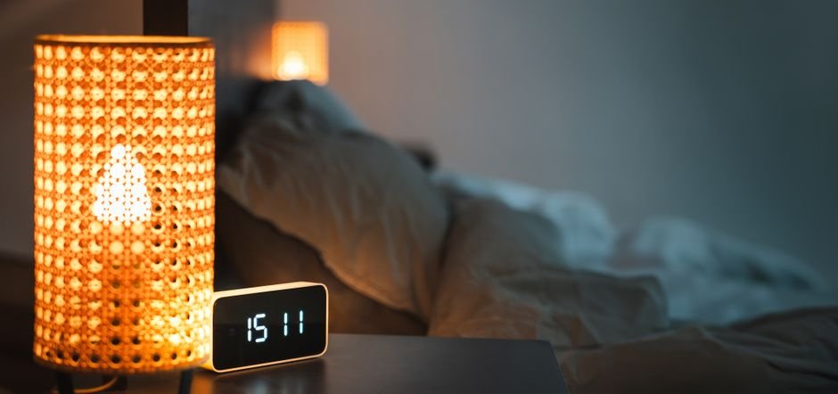 Horloge dans la pénombre