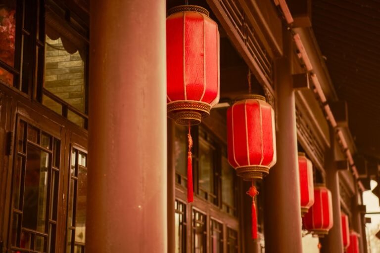 Lanternes rouges chinoises suspendues
